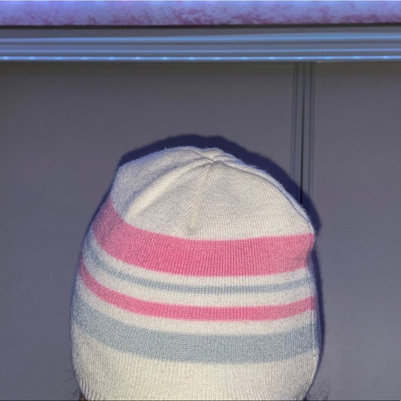 Maple Leaves Hat - Picture 2 of 2